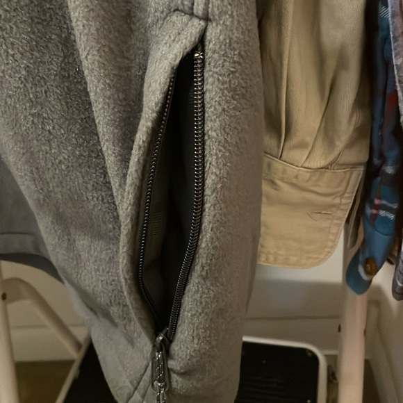 Fleece - Picture 4 of 4